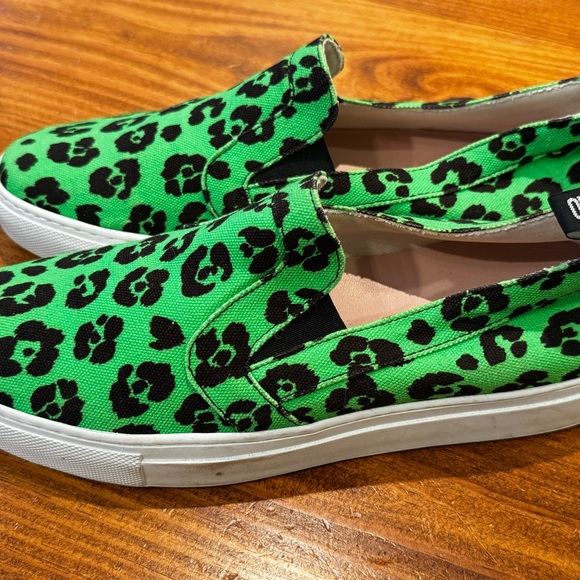 Women’s Moschino Cheap & Chic Green Leopard PrintCanvas Slip-Ons (EU Size 38) - Picture 2 of 5